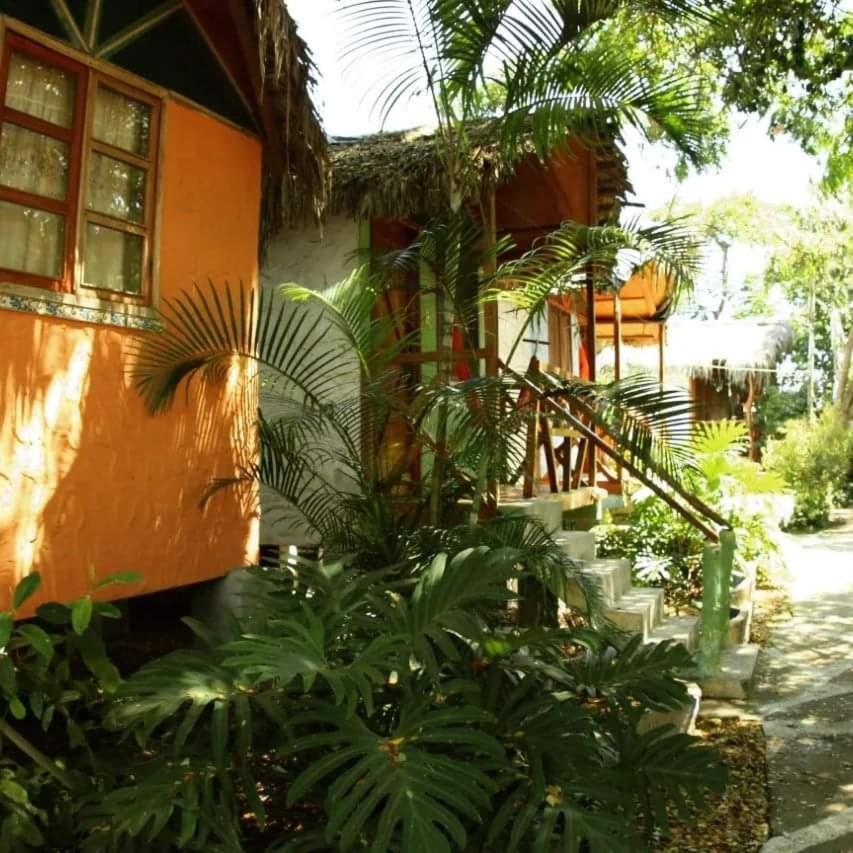 Hosteria Cabanas Itapoa Puerto López Buitenkant foto